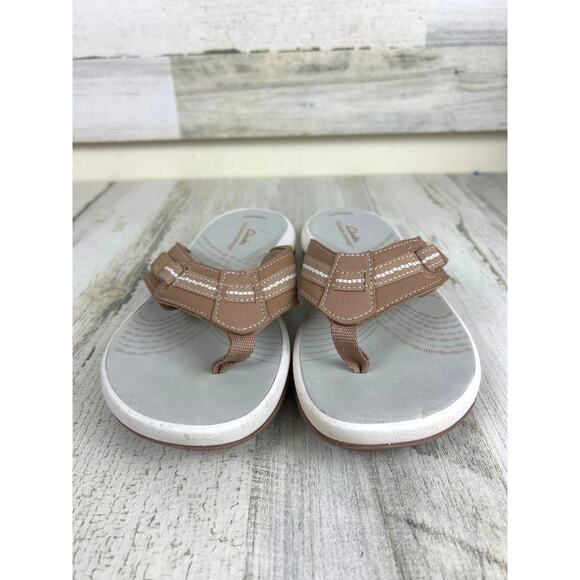 Clarks Women’s 7 Cloudsteppers Tan Breeze Slip-On Flip Flop Leather Sandals - Picture 3 of 7